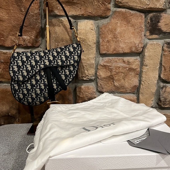 SOLD Dior oblique saddle bag excellent like new condition with box dust and card - Picture 2 of 10